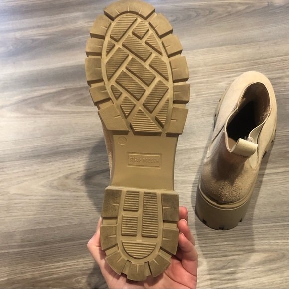 Steve Madden Howler Chelsea Lug Sole Boot in Sand - Picture 5 of 13